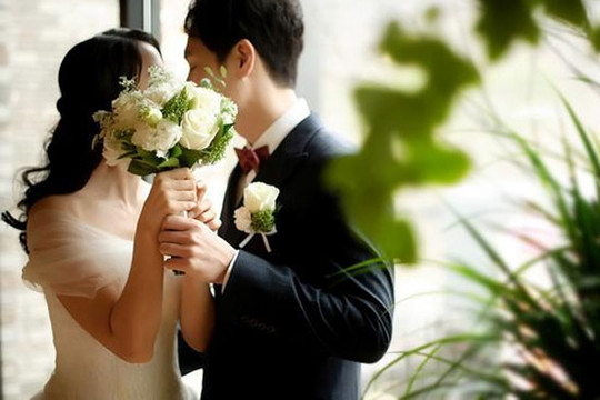 Bật khóc trong đám cưới, cô dâu thừa nhận mình không có tình yêu với chồng