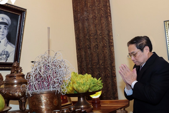 Thủ tướng dâng hương cố Thủ tướng Phạm Văn Đồng và Đại tướng Võ Nguyên Giáp