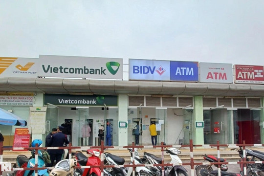 Cảnh tượng khó tin tại các ATM sát khu công nghiệp dịp giáp Tết