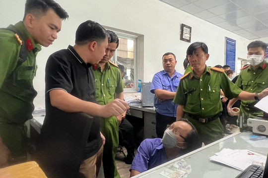 Bắt giám đốc và 10 người đưa, nhận hối lộ ở trung tâm đăng kiểm Đồng Nai