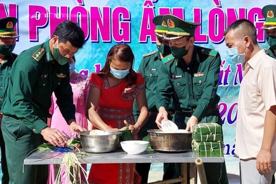 Tết biên cương ấm áp tình cảm những người 'bố nuôi' quân hàm xanh