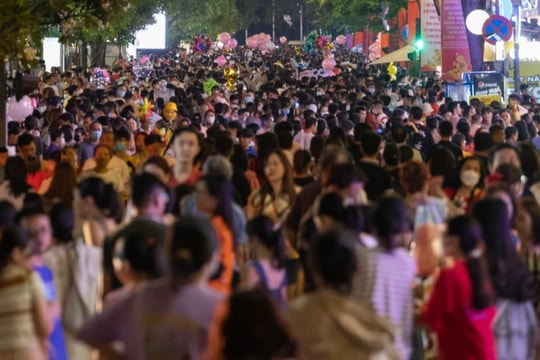 Trung tâm TPHCM kẹt cứng trong đêm mùng 1 Tết