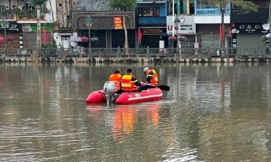 Đôi nam nữ để lại ô tô, nhảy xuống sông tự tử sáng mùng 2 Tết