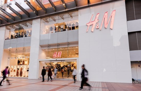 Lợi nhuận của công ty bán lẻ thời trang H&M sụt giảm mạnh trong 2022