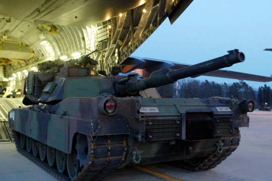 Ai đã thuyết phục ông Biden cung cấp xe tăng hạng nặng cho Ukraine?