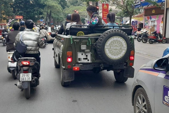 Hà Nội: Xử lý nghiêm xe quân sự cũ hoán cải để chở khách du lịch