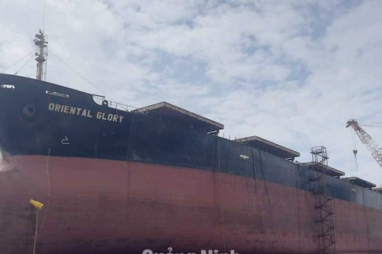 Quảng Ninh: Nổ bình khí trên tàu biển 68 nghìn tấn, 8 công nhân bị thương