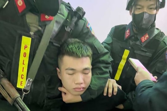 Video: Cảnh sát bắt giữ tên cuồng sát trước khi hại thêm người ở Bắc Ninh
