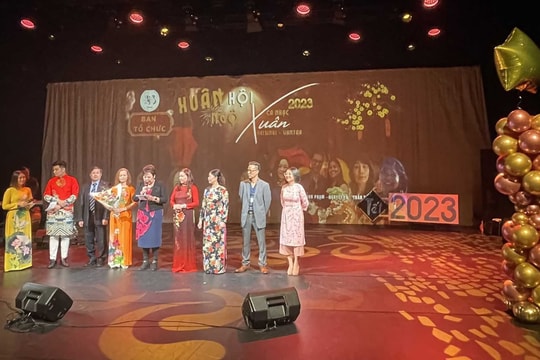 Hương sắc Xuân Việt tỏa muôn phương!