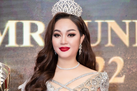 Hoàng Thanh Nga đoạt giải Á hậu 1 ‘Mrs Universe 2022’