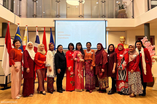 Phu nhân Đại sứ Việt Nam tại Hà Lan tiếp nhận vai trò Chủ tịch Câu lạc bộ Nữ ngoại giao ASEAN