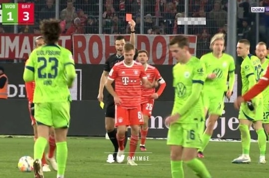 Kimmich nhận thẻ đỏ, Bayern Munich vẫn thắng đậm Wolfsburg