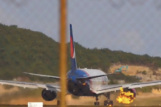 Máy bay chở khách của Nga bốc cháy tại Thái Lan