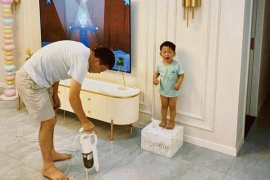 Con làm vỡ tượng trang trí đắt tiền, cách giải quyết của ông bố khiến dân mạng 'nể'