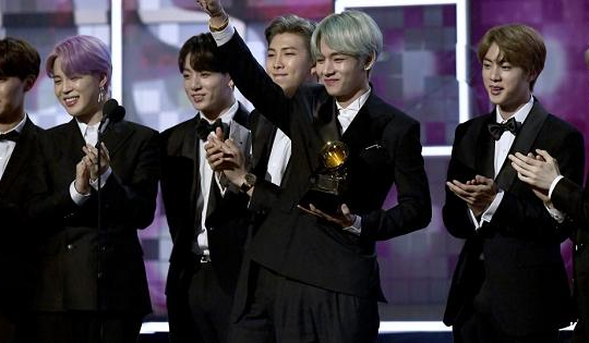 Fan tố Grammys 2023 đối xử bất công với BTS