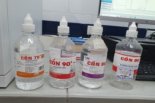 Tử vong vì uống nhầm cồn sát trùng rởm: Cần siết lại khâu quản lý hóa chất