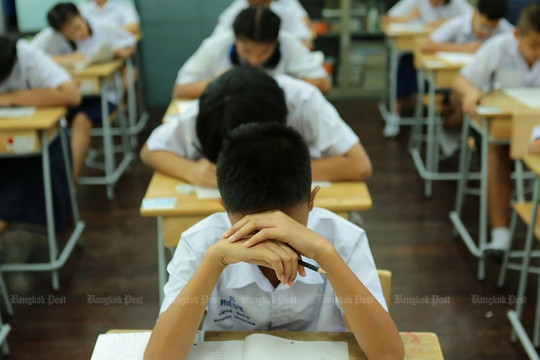 Áp lực thi cử, học sinh Thái Lan học thêm 7 môn từ sáng đến tối