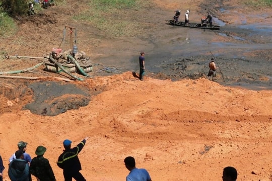 Vỡ hồ chứa nước thải, một người tử vong