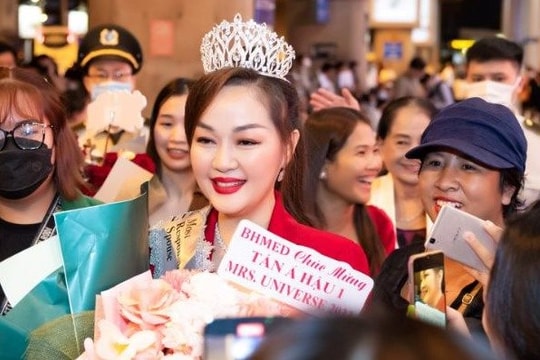 Á hậu 1 'Mrs Universe 2023' Hoàng Thanh Nga rạng rỡ về nước