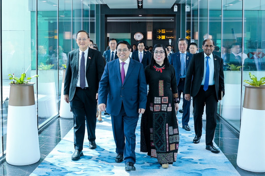 Thủ tướng kết thúc chuyến thăm chính thức Singapore, bắt đầu thăm chính thức Brunei