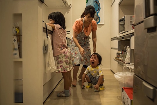 Mẹ đi làm hay dành thời gian ở nhà chăm con thì tốt hơn?