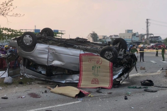 Tai nạn kinh hoàng ở Quảng Nam, 8 người tử vong