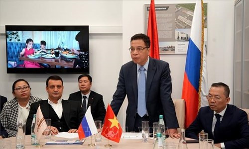Đại sứ quán Việt Nam thăm hỏi tình hình cộng đồng người Việt kinh doanh tại Nga