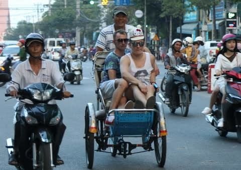 Xích lô điện ở Nha Trang: 'Ngồi khóc' vì không thể vay nóng 7,5 triệu