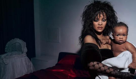 Rihanna lần đầu tiết lộ mặt con trai đầu lòng