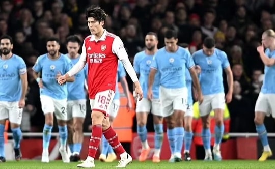 Hậu vệ Nhật Bản bị coi là tội đồ khiến Arsenal thua Man City