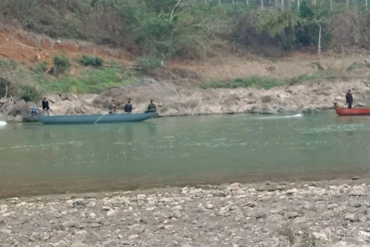 Lào Cai: Tìm kiếm 2 người nghi mất tích khi bơi trên sông Hồng