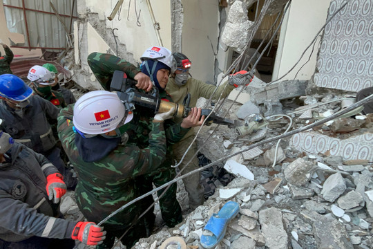 Đoàn cứu hộ QĐND Việt Nam ở Thổ Nhĩ Kỳ xác định được 12 vị trí có nạn nhân