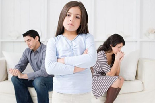 Những lời khuyên giúp con bạn đối phó với việc cha mẹ ly hôn