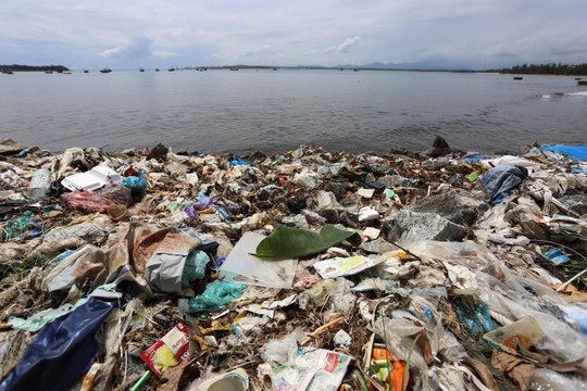Khách du lịch xả cả trăm nghìn tấn rác thải nhựa mỗi năm
