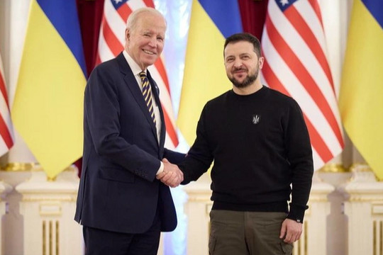 Tổng thống Biden bất ngờ đến Ukraine