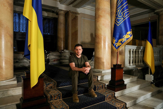 Hé lộ cuộc sống khó khăn suốt 2 tháng dưới hầm trú ẩn của Tổng thống Ukraine