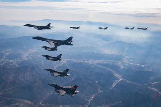 Mỹ điều oanh tạc cơ chiến lược diễn tập với Hàn Quốc