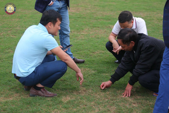 Câu lạc bộ Thanh Hoá cải tạo, nâng cấp mặt sân cỏ khi V.League tạm nghỉ