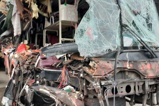 Vụ tai nạn 3 người tử vong: Tài xế xe khách không quan sát