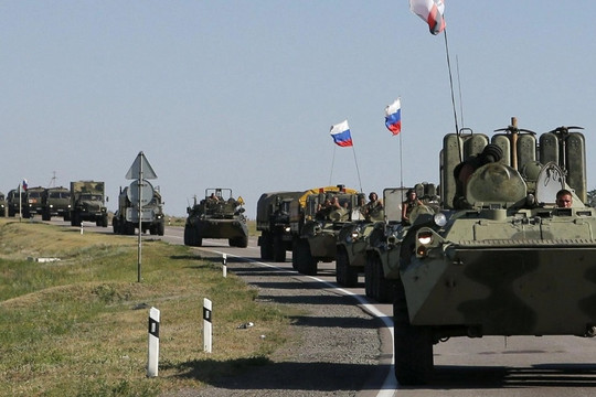 Nga điều đoàn xe quân sự đặc biệt áp sát biên giới Ukraine