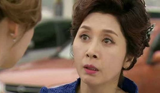 Con dâu đến ở 3 ngày tôi mất 100 triệu, khi vào phòng ngủ của nó, tôi liền rút hết tiền tiết kiệm