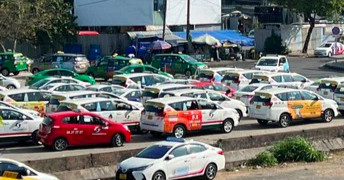 Duy trì bãi đệm taxi ở sân bay Tân Sơn Nhất đến Tết 2024