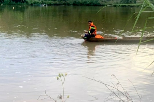 Bốn trẻ nhỏ tử vong thương tâm dưới hồ