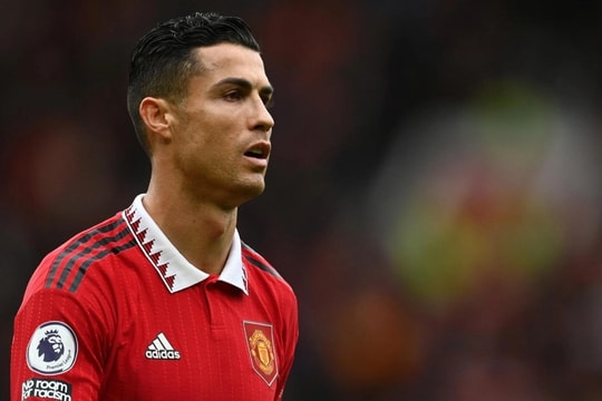 Nếu Man Utd vô địch, C.Ronaldo có được nhận huy chương hay không?