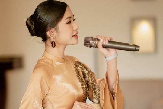 Mặc áo dài, Hoa hậu Thanh Hà hát ‘Sài Gòn đẹp lắm’ tại ‘Miss Eco International 2023’