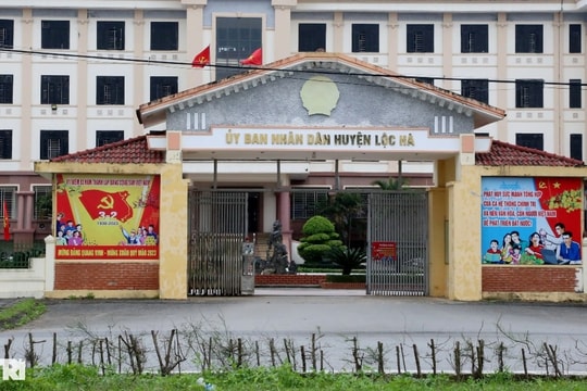 Bí thư Huyện ủy lên tiếng việc giám đốc đến cơ quan 'chẳng biết làm gì'