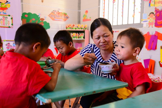Kiến nghị hỗ trợ ăn trưa cho trẻ mầm non, Bộ trưởng GD&ĐT nói gì?