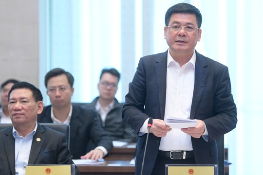 Bộ trưởng Công Thương giải trình về tình trạng bán xăng nhỏ giọt