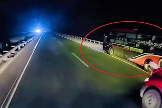 Xử phạt tài xế xe khách đánh võng trên cao tốc Pháp Vân-Ninh Bình