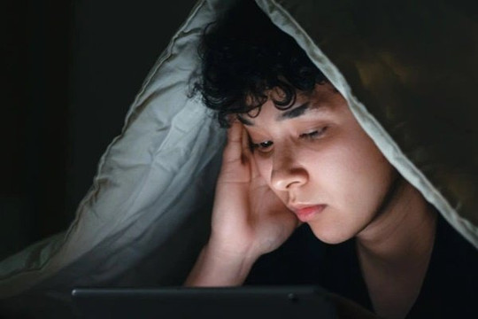 Thức khuya ảnh hưởng đến sự phát triển trí tuệ của trẻ như thế nào?